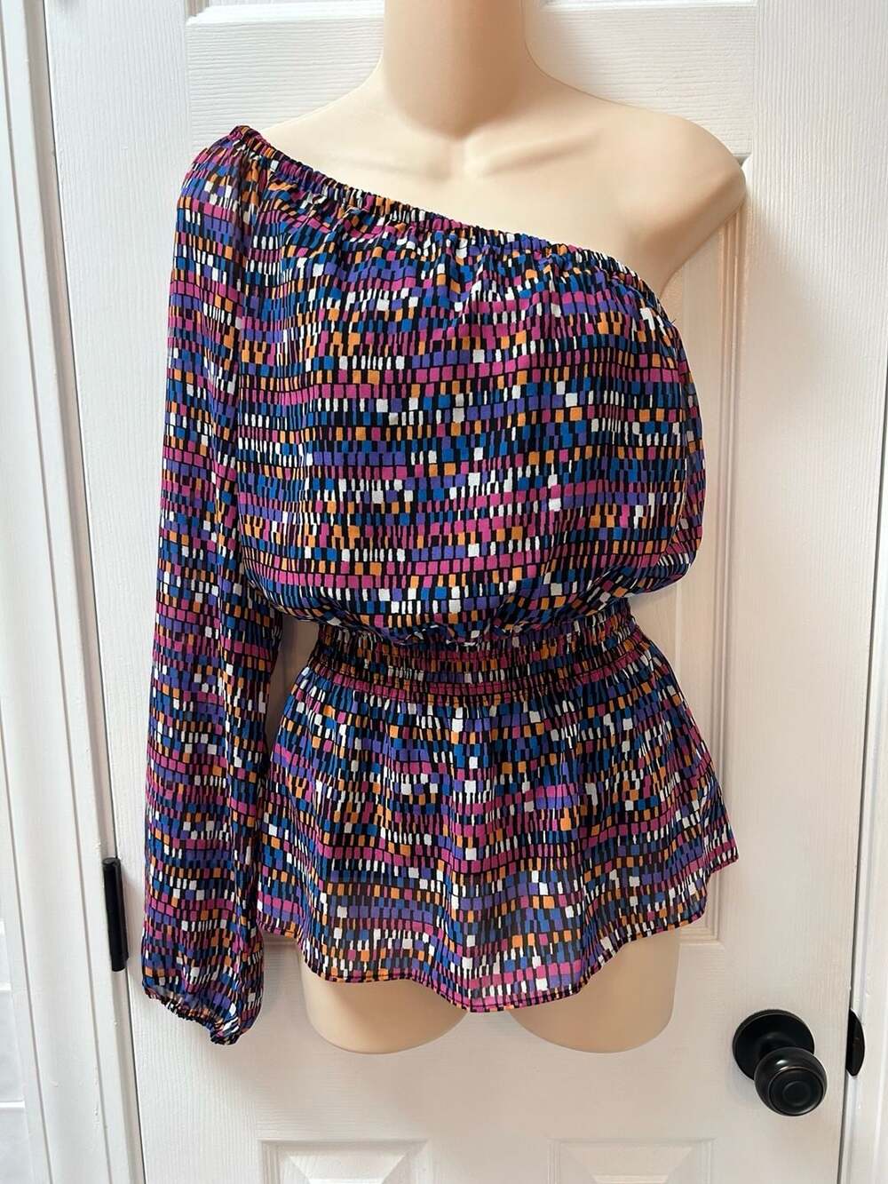 Unique Y2K Candie's one shoulder top with tags still attached Sz L